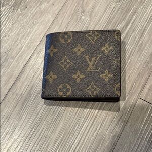 Louis Vuitton Monogram Key Holder in Brown and Gold